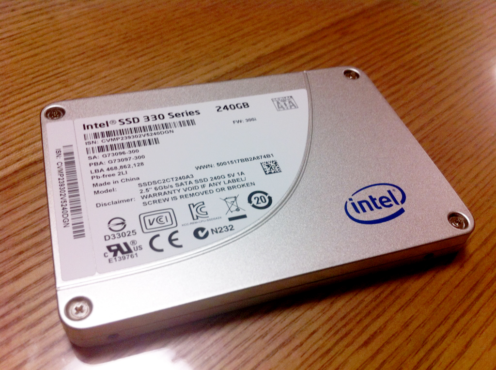Intel SSD 330\u3000240GB（SATA3）