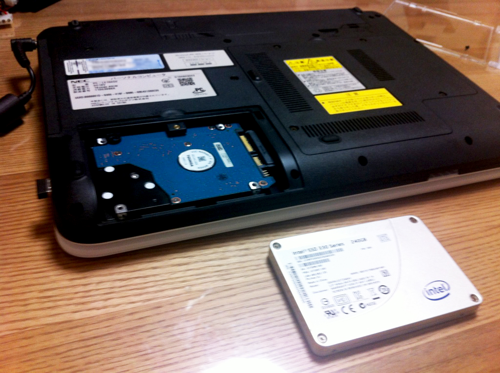 HDDとSSDを交換