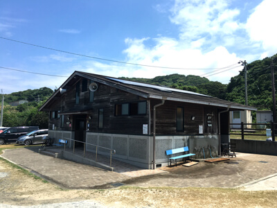 赤田海水浴場のトイレ外観