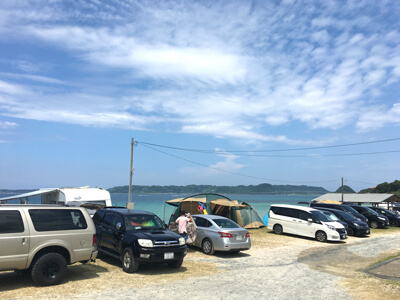 赤田海水浴場、駐車場の風景